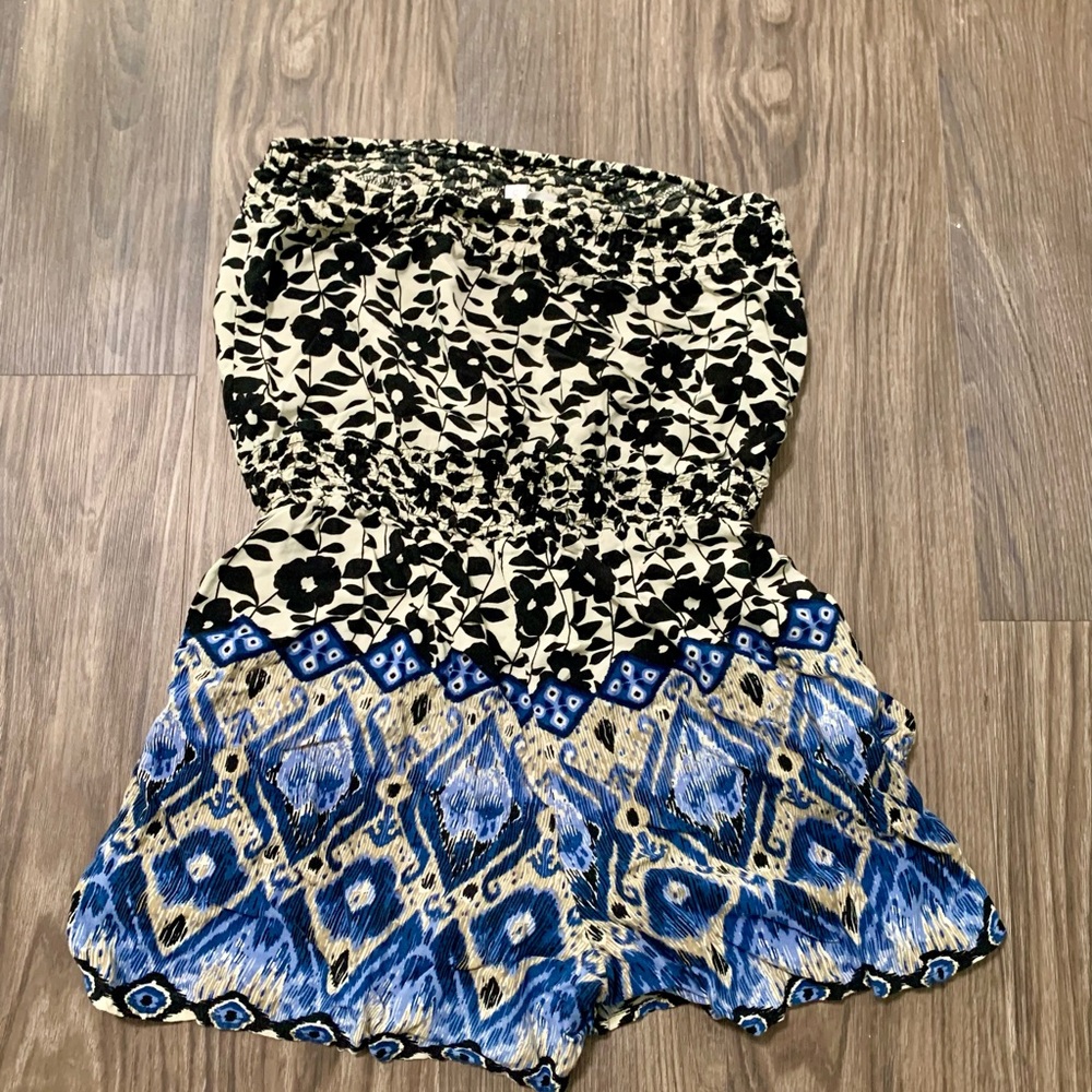 Xhilaration Floral and Geometric Romper short Size medium